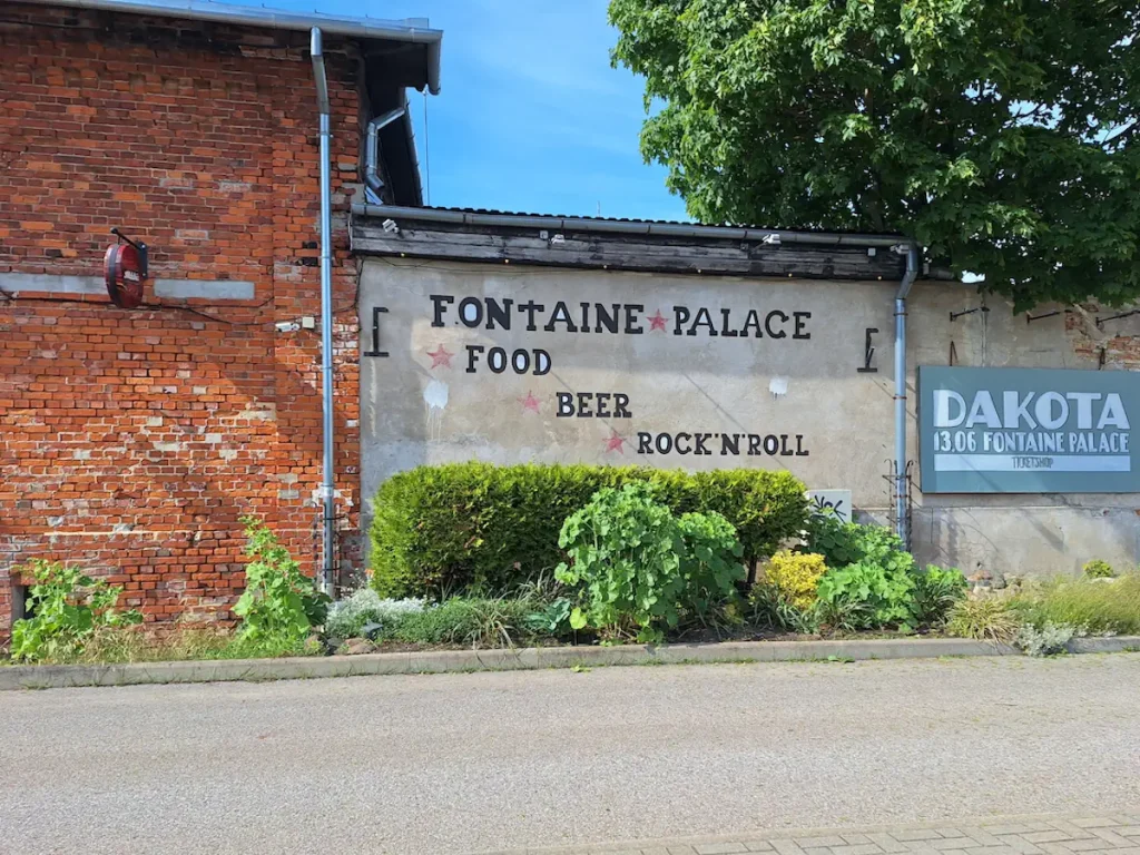 restaurant in liepaja fontaine delisnack beside the tradecanal